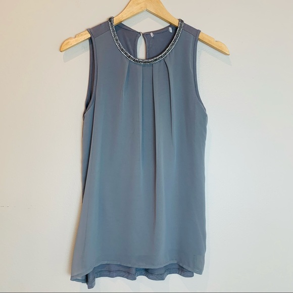 Gray Sleeveless Rhinestone Neckline Top - Picture 4 of 9